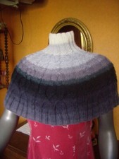 Poncho écharpe circulaire d'occasion  Sierentz