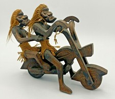 Estatueta escultura motocicleta casal motociclista esculpida em madeira havaiana Tiki 8 x 10 comprar usado Estatueta escultura motocicleta casal motociclista esculpida em madeira havaiana Tiki 8 x 10 comprar usado  Enviando para Brazil