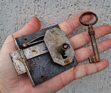 Old lock with d'occasion  Expédié en Belgium