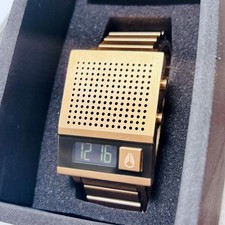 Usado, Modelo Nixon Dork relógio de trabalho muito bom Y2K pulseira de metal ouro preto leitura cabo USB comprar usado  Enviando para Brazil