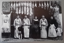Cpa famille bouchers d'occasion  La Crau