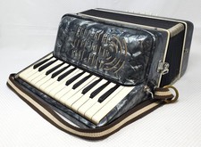 Usado, Acordeão compacto vintage nobre 25 teclas 12 botões baixo piano - cinza escuro pérola comprar usado Usado, Acordeão compacto vintage nobre 25 teclas 12 botões baixo piano - cinza escuro pérola comprar usado  Enviando para Brazil