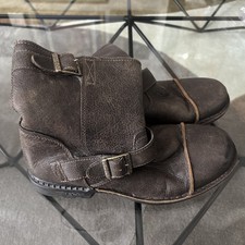 Ugg distressed brown for sale Ugg distressed brown for sale  LONDON