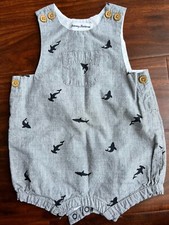 Romper TOMMY BAHAMA bebê 3-6 meses tubarão cinza com tubarões azuis verão sem mangas comprar usado  Enviando para Brazil