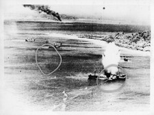 USAAF ATTACK ON TRUK, JAPÃO - Foto original da aeronave comprar usado  Enviando para Brazil