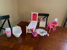 Lote de muebles de dormitorio y baño Mattel Barbie bañera inodoro tocador cama tocador + segunda mano  Embacar hacia Mexico