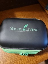 Estojo rígido de transporte de óleos essenciais Young Living roxo preto comporta 10 garrafas comprar usado  Enviando para Brazil
