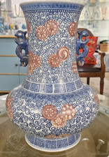 Vaso de porcelana vintage azul e branco com destaque vermelho - 13,5""H comprar usado  Enviando para Brazil