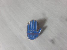 Pin S Badge Touche Pas À Mon Pote SOS Racisme Coluche Renaud Les Enfoirés Bleu  comprar usado  Enviando para Brazil