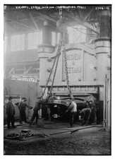 Krupp's, Essen -- prensa de dobra de 10.000 toneladas, loja de armas, Bechem & Keetman, homens trabalhando comprar usado  Enviando para Brazil