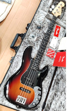 Fender USA American Elite Precision Bass 3 tons Sunburst P/J com estojo rígido comprar usado Fender USA American Elite Precision Bass 3 tons Sunburst P/J com estojo rígido comprar usado  Enviando para Brazil