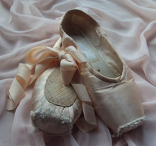 Pointe shoes timeworn for sale  BARNET