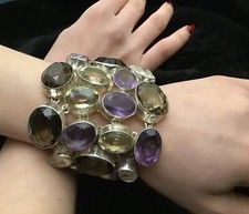 Particolare bracciale donna usato  Licata