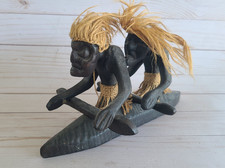 Vtg Hand Carved Wooden 2 Medicine Men Kayaking Tiki Tribal Canoe Boat Jute Hair comprar usado Vtg Hand Carved Wooden 2 Medicine Men Kayaking Tiki Tribal Canoe Boat Jute Hair comprar usado  Enviando para Brazil