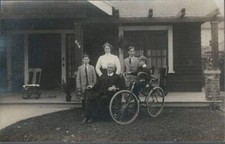 RPPC menino em triciclo antigo durante foto de família Beloit Kansas 1910 comprar usado  Enviando para Brazil