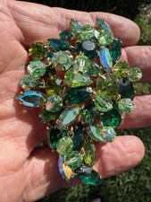 Vin.  Brincos de broche de strass verde peridoto KRAMER ouro, faltando 1 Sto pendurado comprar usado  Enviando para Brazil