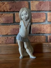 Używany, porcelain lladrò girl with guitar. Figurine has about 27cm i hight  na sprzedaż  PL