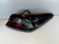 Perfeito estado 2019-2023 TOYOTA CAMRY HALOGÊNIO TRASEIRO DIREITO OEM LANTERNA TRASEIRA ESCURA fumaça comprar usado  Enviando para Brazil