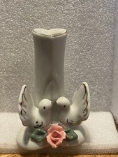 Vaso pequeno de cerâmica branca 3,5" com pombas e abertura de coração *usado* BT1 comprar usado Vaso pequeno de cerâmica branca 3,5" com pombas e abertura de coração *usado* BT1 comprar usado  Enviando para Brazil