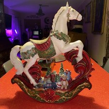 VALERIE PARR HILL DECORAÇÃO ORNAMENTADA DE CAVALO DE BALANÇO DE NATAL 18" x 20" x 5,25", usado comprar usado  Enviando para Brazil