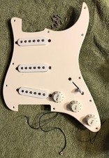 \ \ \ 2010 Pickguard Squier Affinity carregado em ótimo estado / / / comprar usado  Enviando para Brazil