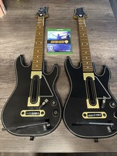 2x Guitar Hero Live Guitars com Dongles e alças, disco Xbox One incluído comprar usado 2x Guitar Hero Live Guitars com Dongles e alças, disco Xbox One incluído comprar usado  Enviando para Brazil