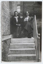 Couple sitting stairs d'occasion  Expédié en Belgium