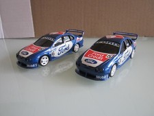 2 x Ford Falcon V8 Supercars Seton e Crompton escala 1:43 comprar usado  Enviando para Brazil