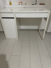 Scrivania bianca ikea usato  Vitulazio