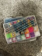 Kit de tear arco-íris (inclui 2 caixas de bandas sortidas, berloques, gancho, 2 teares) comprar usado  Enviando para Brazil