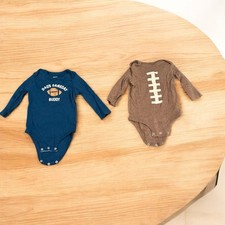 Usado, Conjunto de uma peça com tema de futebol masculino Carter’s 9 meses (conjunto de 2)  comprar usado  Enviando para Brazil