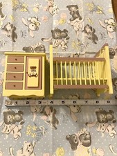 Casa de muñecas miniatura bebé guardería muebles madera riel abatible cuna y cajonera con cajones segunda mano  Embacar hacia Mexico