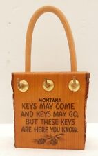 Chaveiro vintage "Keys May Come..." lembrança de madeira Montana em forma de fechadura comprar usado  Enviando para Brazil