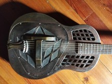 Chitarra regalo resofonica usato  Italia