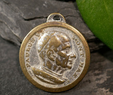 Goldfarbene medaille anhänger gebraucht kaufen  Nürnberg