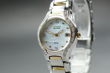 [N Estado perfeito] Citizen E013-S075025 MOP Shell moldura de diamante solar 26mm Qz relógio feminino comprar usado  Enviando para Brazil