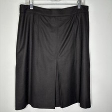 Usado, Saia AKRIS Punto preta 100% lã feltro plissada comprimento do joelho tamanho 12. comprar usado  Enviando para Brazil