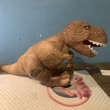Jurassic World dinossauro de pelúcia tiranossauro T Rex bicho de pelúcia 28” pequeno rasgo comprar usado  Enviando para Brazil
