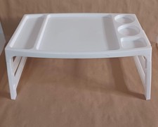 BANDEJA DOBRÁVEL com 3 Porta-copos Slots Plástico Branco Atividade Almoço Lanche MESA comprar usado BANDEJA DOBRÁVEL com 3 Porta-copos Slots Plástico Branco Atividade Almoço Lanche MESA comprar usado  Enviando para Brazil