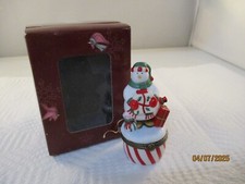 Usado, 1999 Christmas Penguin Trinket Box Cardinal Mumms The Word PHB Collection 3.25" comprar usado Usado, 1999 Christmas Penguin Trinket Box Cardinal Mumms The Word PHB Collection 3.25" comprar usado  Enviando para Brazil