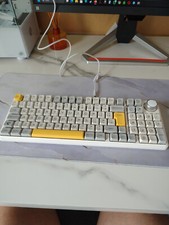 Tastiera meccanica rgb usato  Quartu Sant Elena