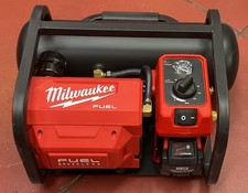 COMPRESSOR SILENCIOSO COMPACTO MILWAUKEE 2840-20 M18 COMBUSTÍVEL 2 GALÕES COM UM TACO XC6.0, usado comprar usado  Enviando para Brazil