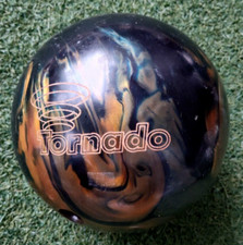 BOLA DE BOLICHE EBONITE TORNADO 11 LB. REDEMOINHO DE OURO PRETO PRÉ-PERFURADO - BOM ESTADO,, usado comprar usado BOLA DE BOLICHE EBONITE TORNADO 11 LB. REDEMOINHO DE OURO PRETO PRÉ-PERFURADO - BOM ESTADO,, usado comprar usado  Enviando para Brazil