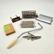 Fender Eric Clapton Stratocaster Tremolo Bridge 25061 comprar usado Fender Eric Clapton Stratocaster Tremolo Bridge 25061 comprar usado  Enviando para Brazil