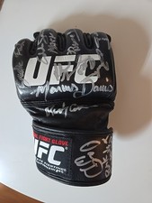 Luva assinada pelo UFC, Brock Lesnar, Randy Couture, Dana White, Tapout Crew e muito mais comprar usado  Enviando para Brazil