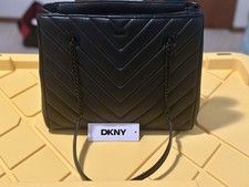 Pikowana czarna torba na ramię DKNY – fabrycznie nowa z metkami na sprzedaż  Wysyłka do Poland