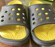 NOVAS Sandálias Crocs Classic Slide Unissex M 5 W 7. Preto com amarelo. comprar usado  Enviando para Brazil