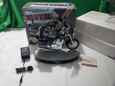 Enesco Dream Wheels Mean Machine Plays BORN TO BE WILD Motocicleta Bicicleta Animada, usado comprar usado  Enviando para Brazil