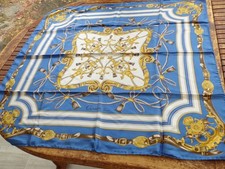 Foulard carré 87 d'occasion  Maillezais