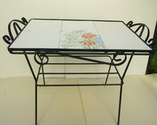 Usado, Mesa retangular de ferro forjado década de 1960 H/azulejos pintados com design floral arte assinada comprar usado  Enviando para Brazil